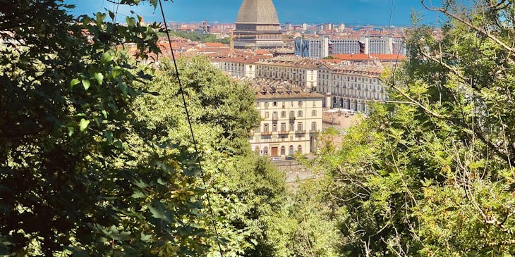 Vista della Mole Antonelliana, simbolo di Torino e della cucina Piemontese in tutto il mondo.