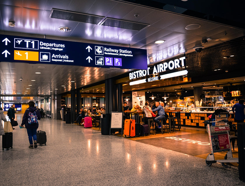 The inside of a busy airport.