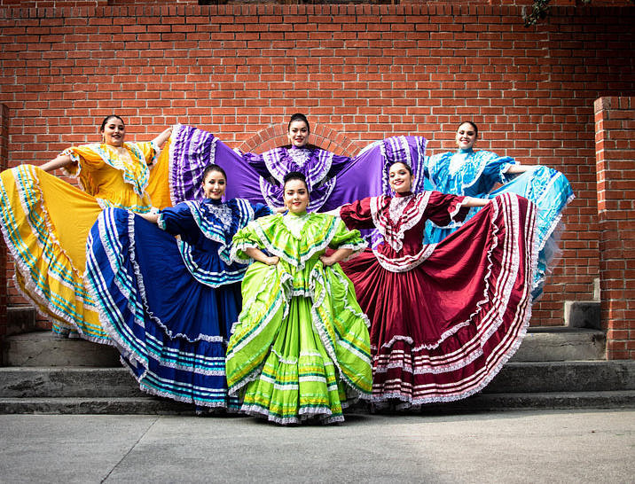 Nombres para academias de danzas folklóricas