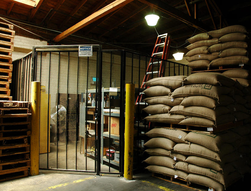 Imagen del interior de un almacén agropecuario.