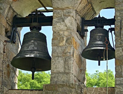 El campanario de un recinto jesuita en un tour a las misiones jesuitas.
