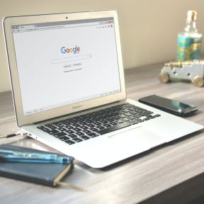 Revisa los nombres en Google.