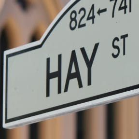 Considera el nombre de tu calle si tienes una ubicación.