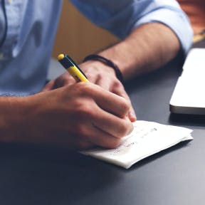Escribe las ideas iniciales.