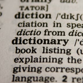 Busca palabras y asociaciones similares.