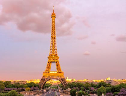 Eiffel Tower em Paris, na França.