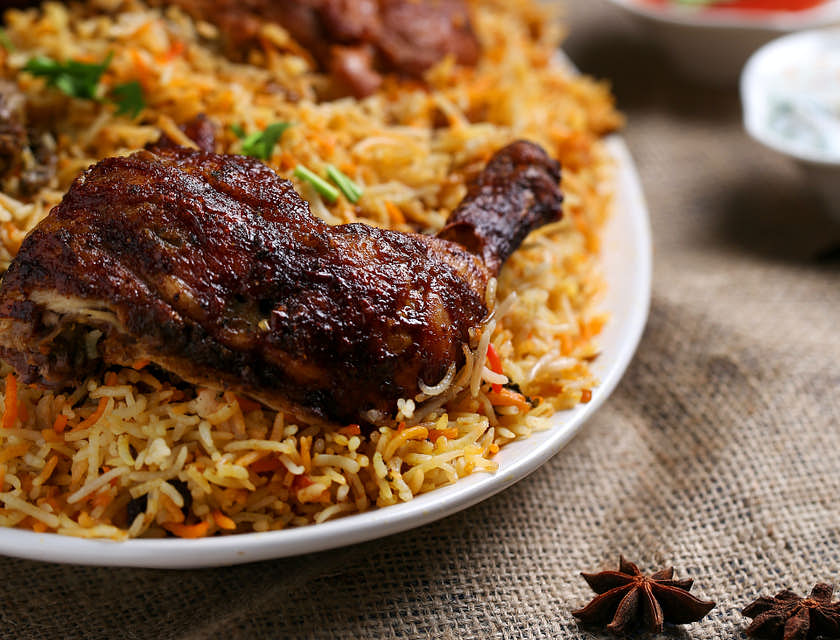Un plat traditionnel africain dans un restaurant africain.