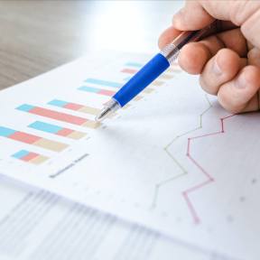 Analiza el mercado inmobiliario.