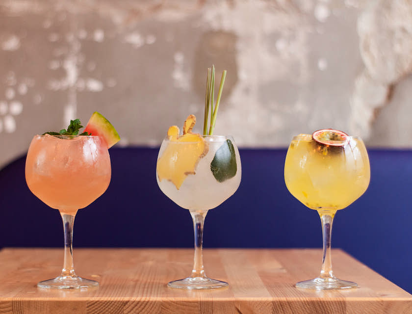 Coquetéis elaborados por um bar de cervejas, vinhos e destilados.
