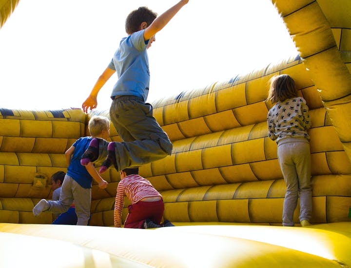 Noms d'entreprise de châteaux gonflables
