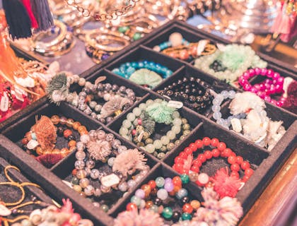 Une entreprise de bracelets est un moyen amusant de générer un revenu.