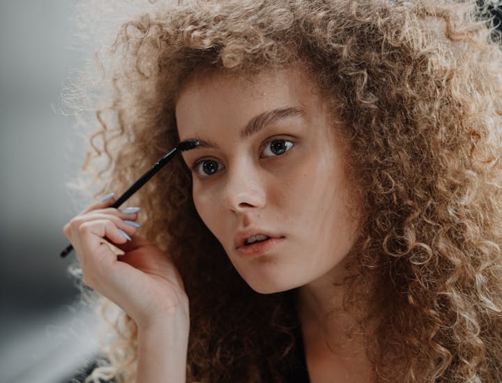 Nomi per Aziende di Cura delle Sopracciglia