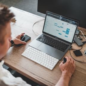 Configura un software de gestión de inventario.