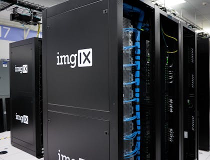Servidores de datos en un negocio de servicios en la nube.