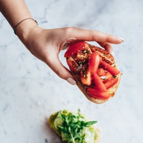 Infórmate sobre si necesitas un permiso de manipulación de alimentos.