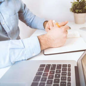 Define metas y objetivos de la empresa.