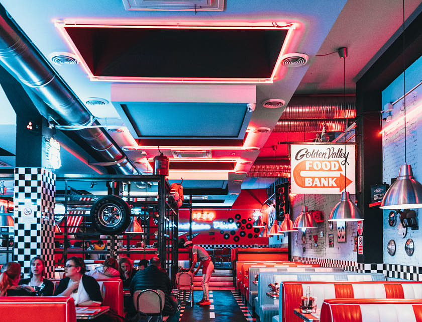 Un restaurant à thème de diner américain.
