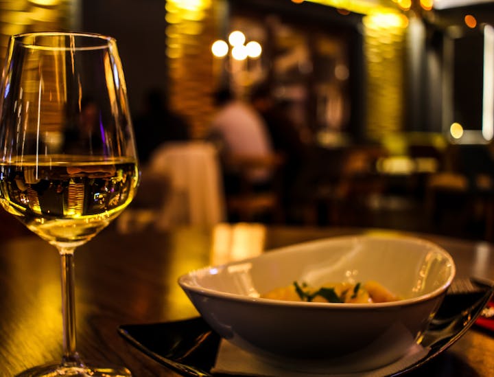 Nomes para restaurantes de jantar show