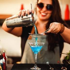 Crea una lista del equipo esencial para tu bar.