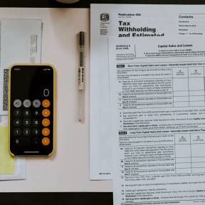 Establece un sistema de contabilidad.