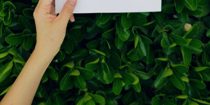 Hand holding up a sign saying Faith, Hope, Love.