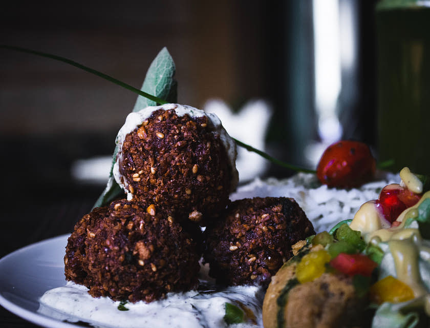 Des falafels servis dans un restaurant de falafels.