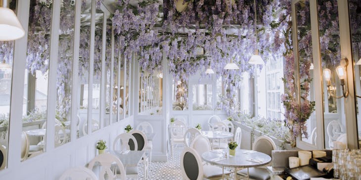 The interior of a fancy restaurant.