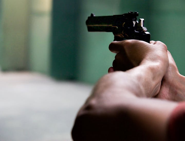 Nombres para empresas de entrenamiento con armas de fuego