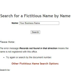 Busca entre los nombres ficticios.