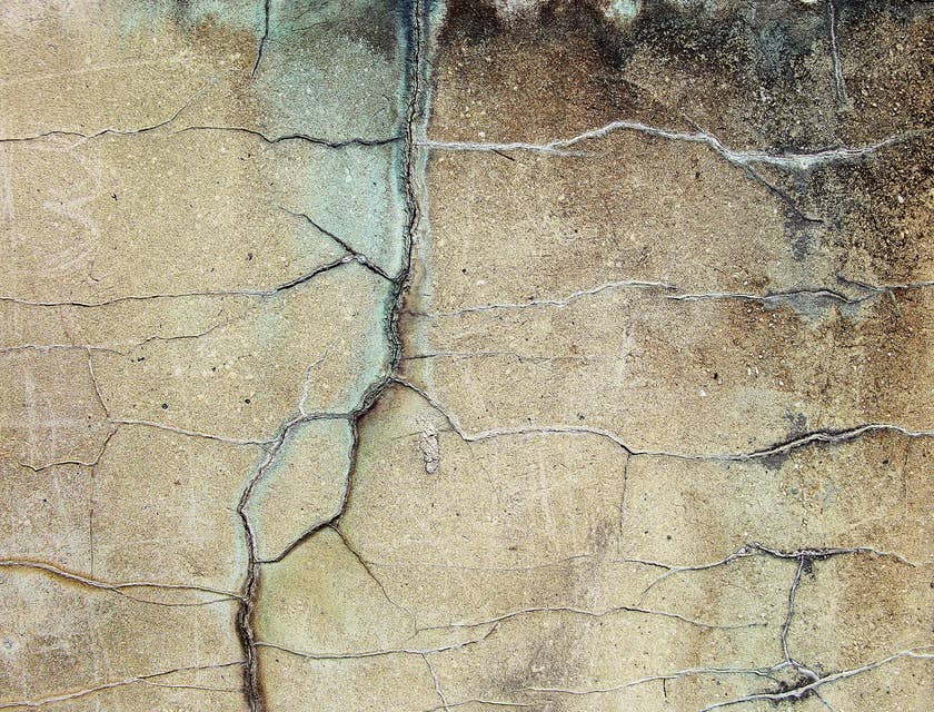 Cracks in concrete that needs foundation repair.