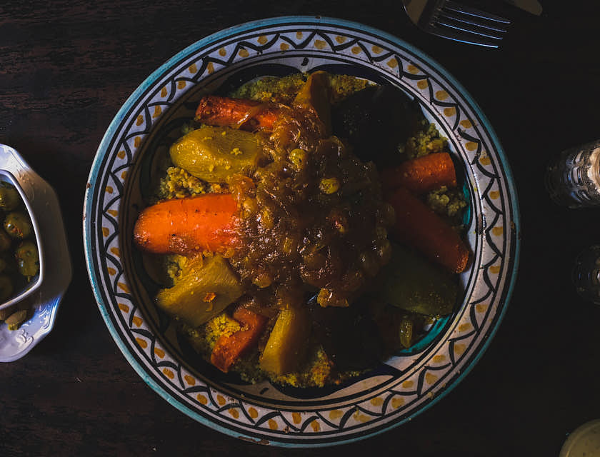 Platillo halal en un bowl.