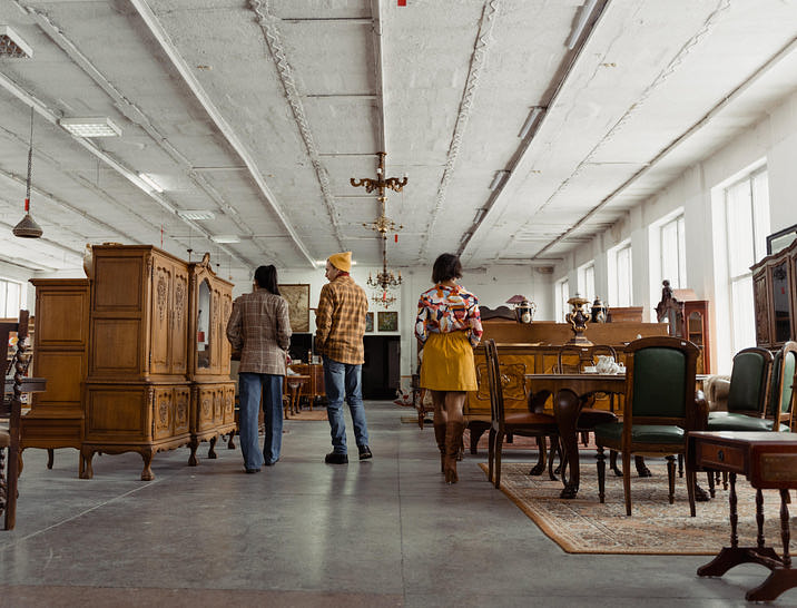 How to Name a Furniture Store