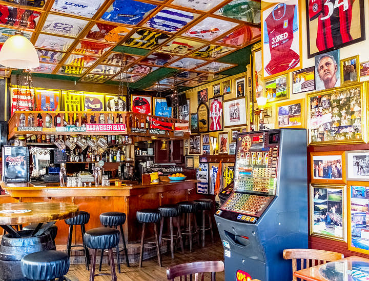 Cómo nombrar a un bar deportivo