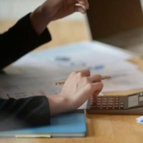 Crea tu sección de finanzas.
