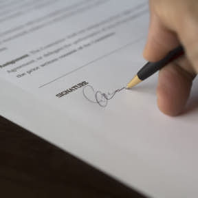 La firma.