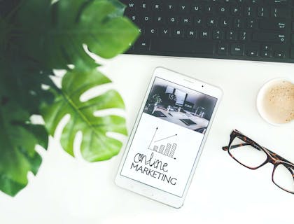 Online marketing text on a tablet at a marketing business.