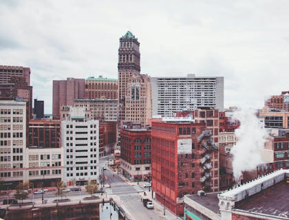 Una vista de los edificios en Detroit de una empresa en Michigan.