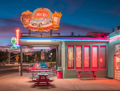 Exterior de una fuente de sodas tradicional.