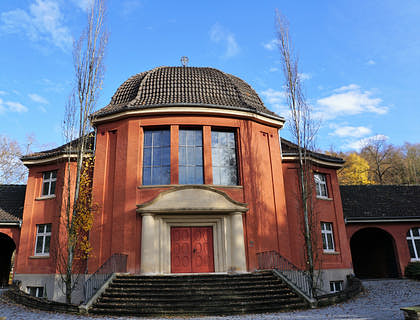 Vista de un edificio de un crematorio.