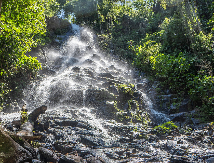 Vista del salto de Cantera en un negocio de tours al salto de Cantera.