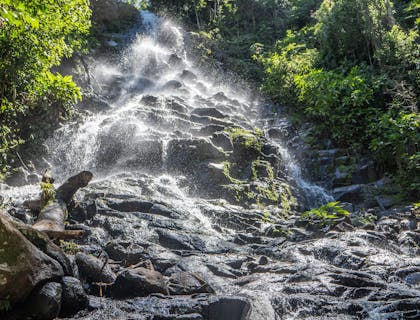 Vista del salto de Cantera en un negocio de tours al salto de Cantera.