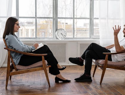 A client consulting with a speech therapist.