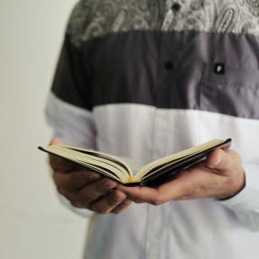 Lee tu listado con opciones de nombres varias veces.
