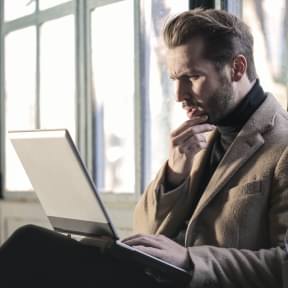 Reflexiona sobre algunas preguntas esenciales sobre la industria de la tutoría.