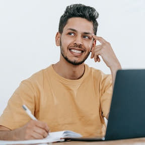 Considera una Sociedad de Responsabilidad Limitada (LLC) como tu estructura legal.