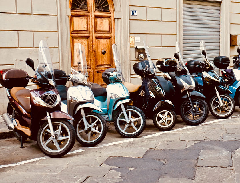 Noms d'entreprise de visites guidées et tours en scooter