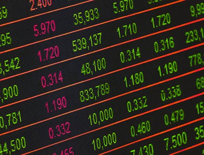 Tabellone con i valori della borsa.