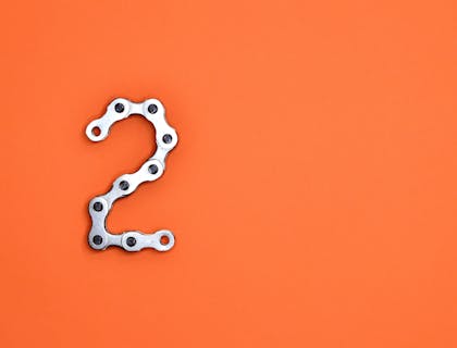 The number 2 made made from a chain.