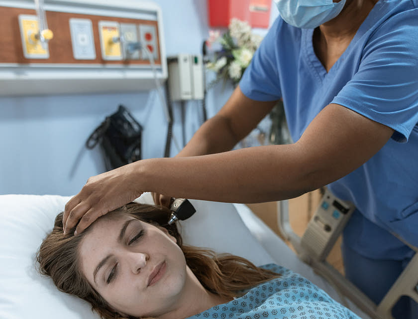 Une patiente pris en charge dans un centre de soins d'urgence.