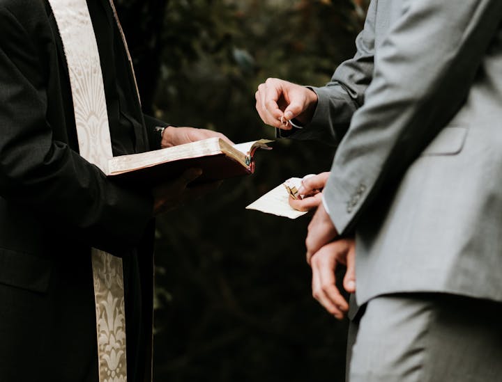 Nombres para negocios de oficiantes de bodas